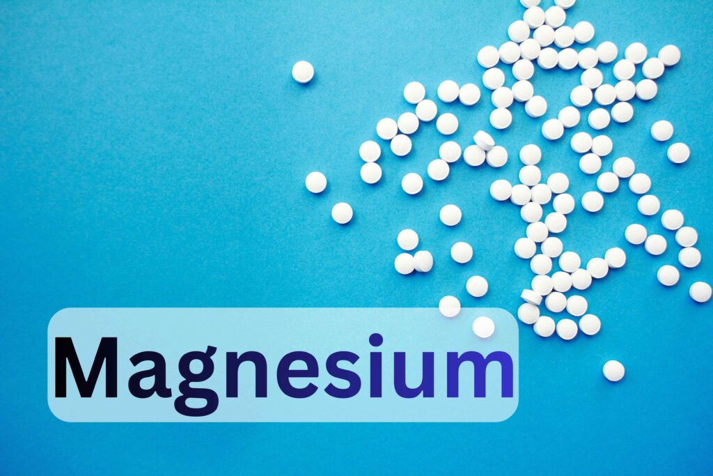 Έλλειψη μαγνησίου με χάπι συμπληρώματος και τη λέξη magnesium γραμμένη με μεγάλα γράμματα
